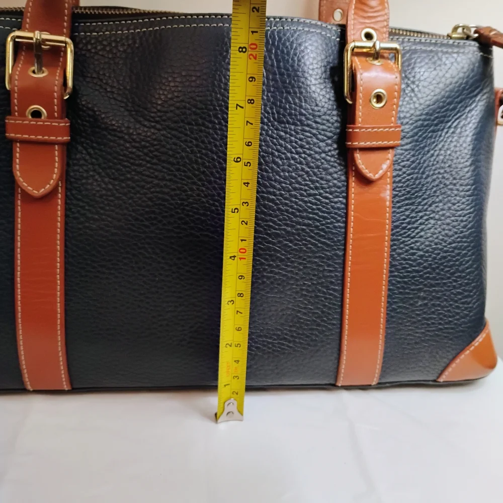 Chic Black and Tan Shoulder Bag - Picture 5 of 12